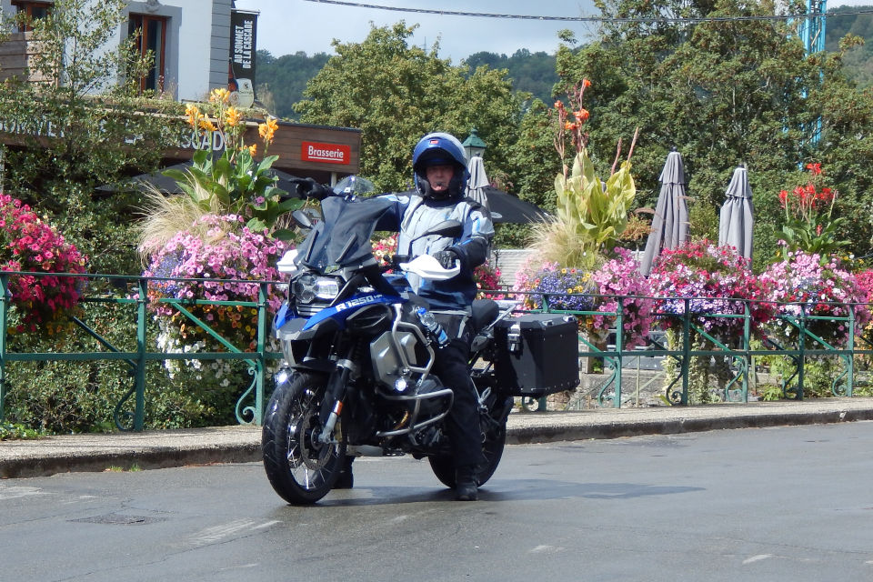 Motorrijbewijspoint Schiedam examengarantie AVB en AVD